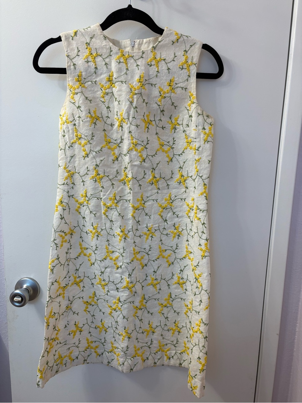 L’AIGLON Floral Embroidered Mini Dress Vintage (PTP 17/Length 34)